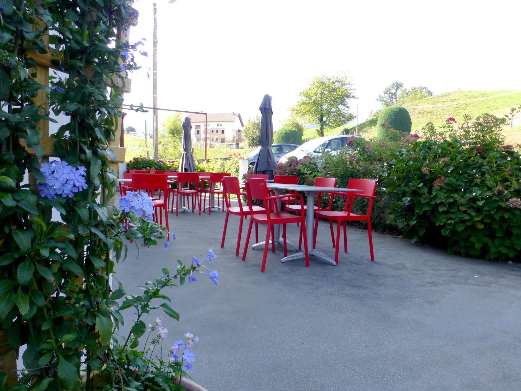 Logis Hotel St Sylvestre Aldudes Экстерьер фото